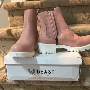Beast lug booties